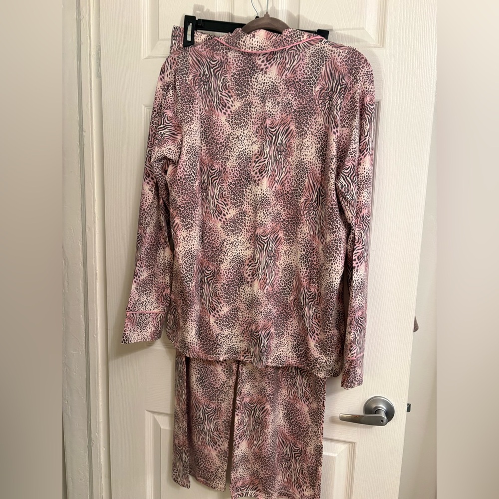 SKIMS Pink Animal Print Pajama Sleep Set Top & Pants Small NWT $88 retail - Picture 8 of 13